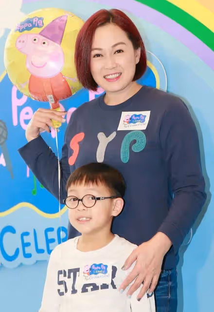 曾是TVB「五美」之一,未婚生子獨自養大孩子,曾患罕見疾病,如今成游泳健將