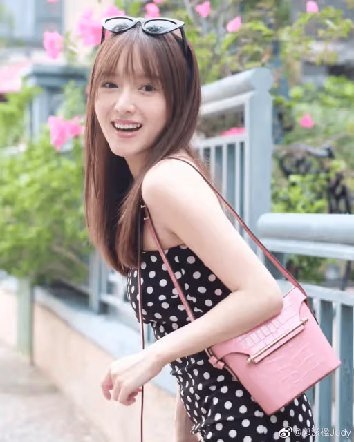 TVB甜美小花鄺潔楹罕曬性感照!新劇台灣取景,自曝期待熒幕初吻