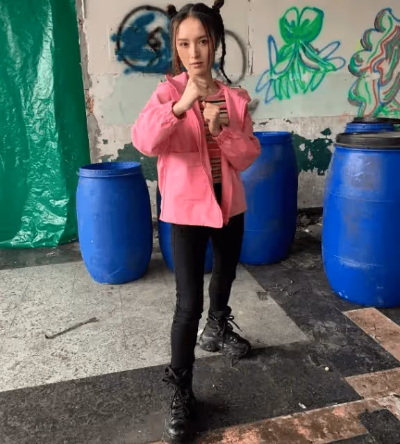 TVB甜美小花鄺潔楹罕曬性感照!新劇台灣取景,自曝期待熒幕初吻
