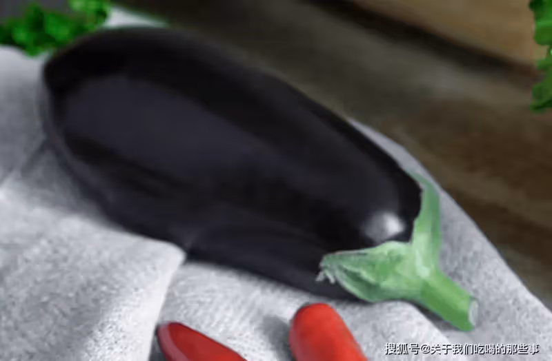 蒸茄子時,不要直接上鍋蒸,多加一步,茄子不發黑,鮮嫩有食慾