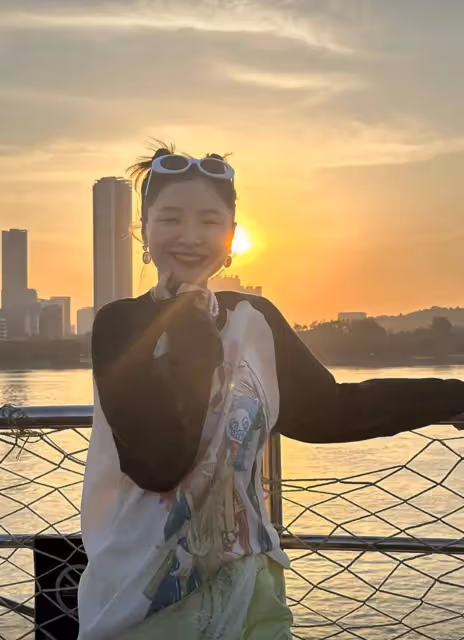 杜海濤騷操作驚呆網友,給金靖拍照追問沈夢辰好不好看,太顛了