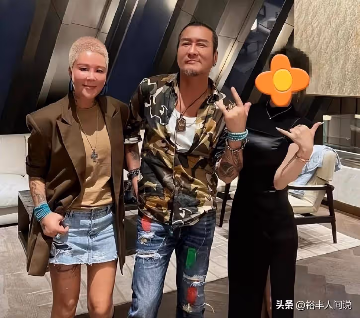 61歲孫興自嘲沒工作沙漠中開推土機!赤裸半身秀肌肉,女友是富婆