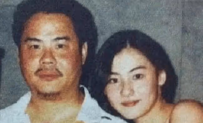 沒想到，謝霆鋒與73歲母親狄波拉同框，網友卻為他的大兒子可惜
