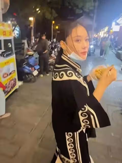 張馨予和媽媽開啟自駕游，從廣州先去西安再去蘭州，生活讓人羨慕