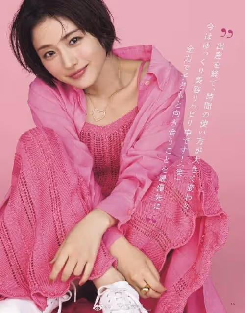 石原里美雜誌寫真小露美背!膚白貌美身材曼妙性感撩人