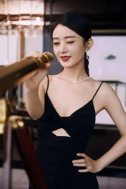 膚白貌美大長腿的趙麗穎!不是豐乳肥臀也能性感迷人