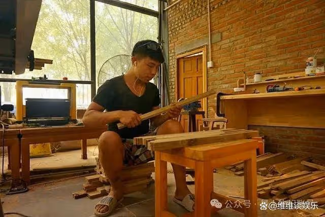福建農民工遠赴非洲打工,娶回小13歲黑人女大學生,生下混血女兒