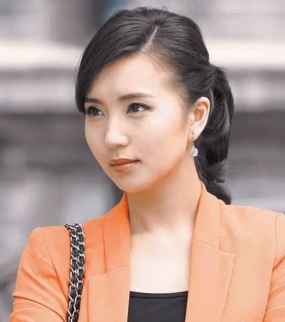 萬人迷的她,紅極一時隱退嫁富商,如今依舊美艷如初!