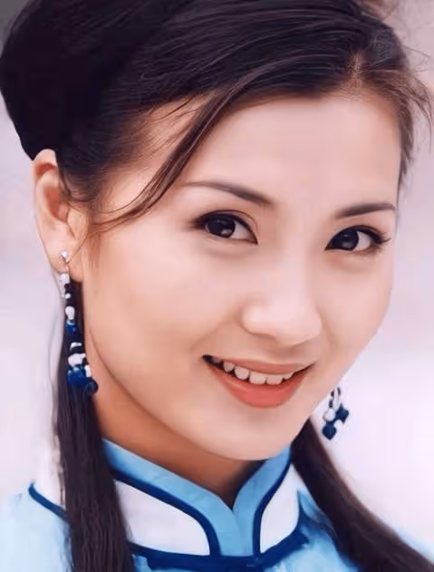 萬人迷的她,紅極一時隱退嫁富商,如今依舊美艷如初!