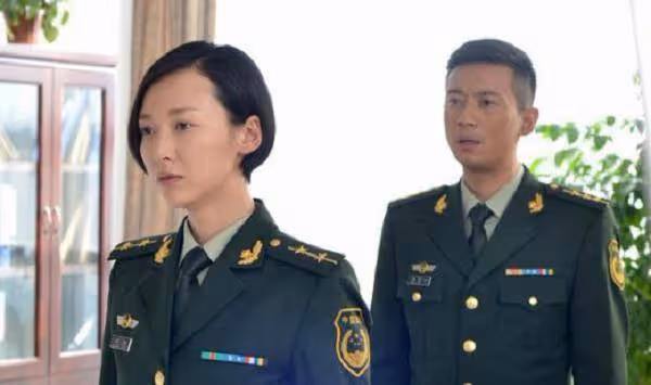 「戲裡」是父女,「戲外」是夫妻,他倆關係公開時,孩子都9歲了