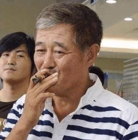 趙本山巔峰時期有多牛?抱著女明星不算啥,最後一張才厲害