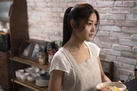 39歲女星宣布結婚後首現身,預告明年初結婚,率先公布姊妹團陣容