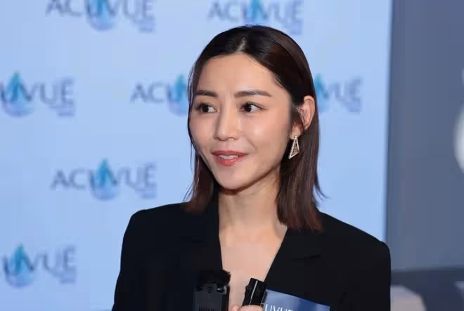 39歲女星宣布結婚後首現身,預告明年初結婚,率先公布姊妹團陣容