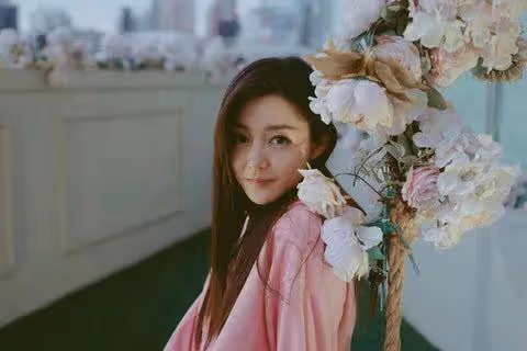 39歲女星宣布結婚後首現身,預告明年初結婚,率先公布姊妹團陣容
