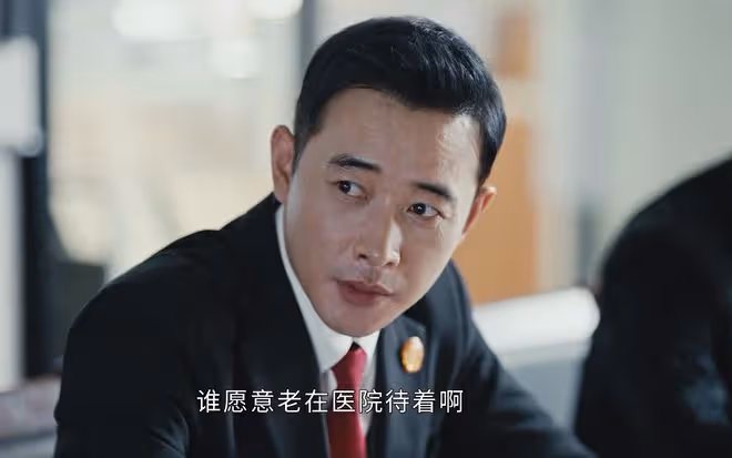 《執行法官》楚雲能力不高,卻做庭長,齊麟卻不行?看她父親身份
