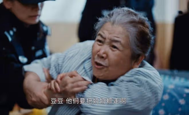 《執行法官》楚雲能力不高,卻做庭長,齊麟卻不行?看她父親身份