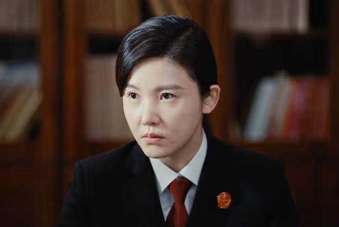 《執行法官》楚雲能力不高,卻做庭長,齊麟卻不行?看她父親身份