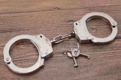 17年遼寧小伙被駕校女教練猥褻,下體受傷後報警:那個教練像瘋狗