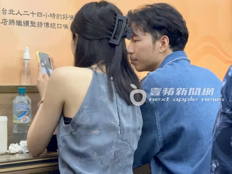 壹蘋10點強打｜李沐調情男友互吃口水！從麵店黏到車上　勾學霸主唱返家（狗仔直擊）