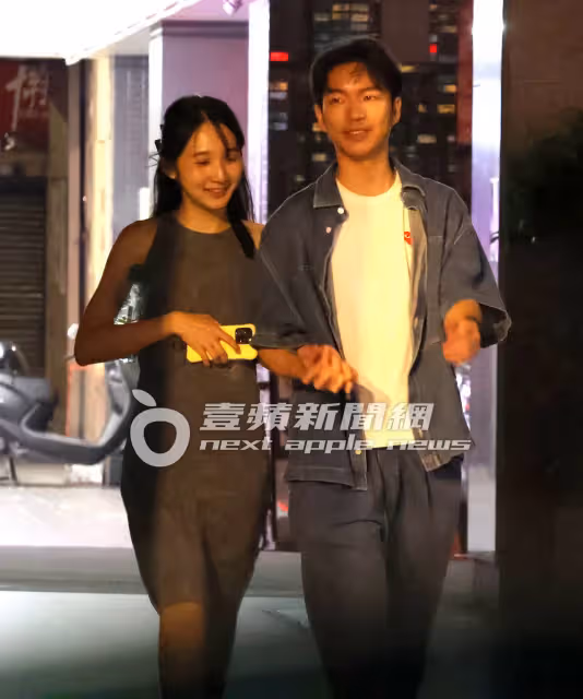壹蘋10點強打｜李沐調情男友互吃口水！從麵店黏到車上　勾學霸主唱返家（狗仔直擊）