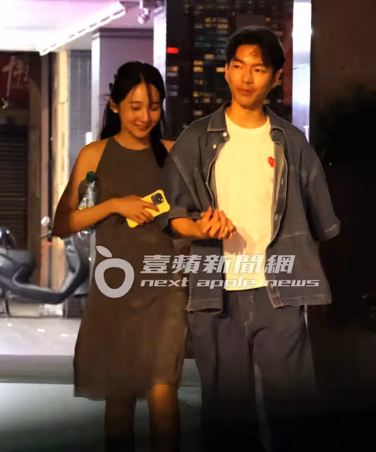 壹蘋10點強打｜李沐調情男友互吃口水！從麵店黏到車上　勾學霸主唱返家（狗仔直擊）