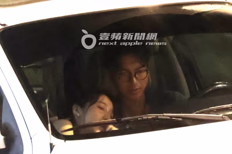 壹蘋10點強打｜李沐調情男友互吃口水！從麵店黏到車上　勾學霸主唱返家（狗仔直擊）