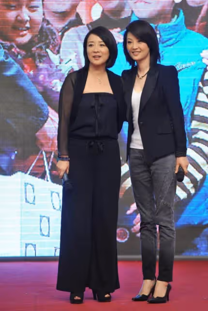 陳小藝的微胖身材看著剛好，圓臉減齡又顯年輕，穿一身黑也不顯老