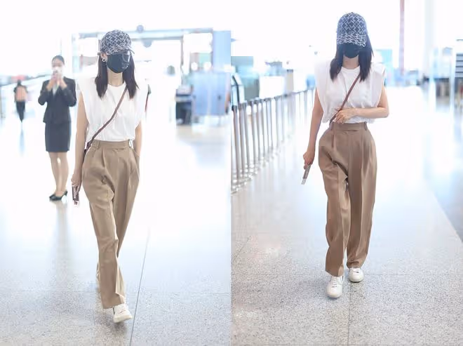 李沁的氣質真挺出圈的，穿簡單服裝也有高級感，扎雙馬尾像學生妹