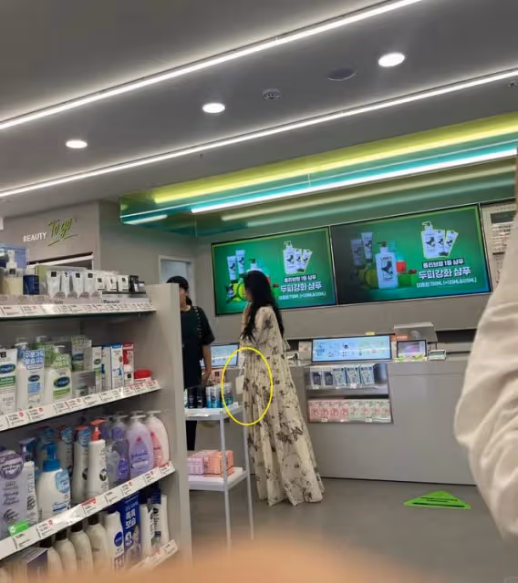 孫怡濟州島被偶遇，身型猛漲鼻頭變大，穿寬鬆長裙遮肚孕味十足！