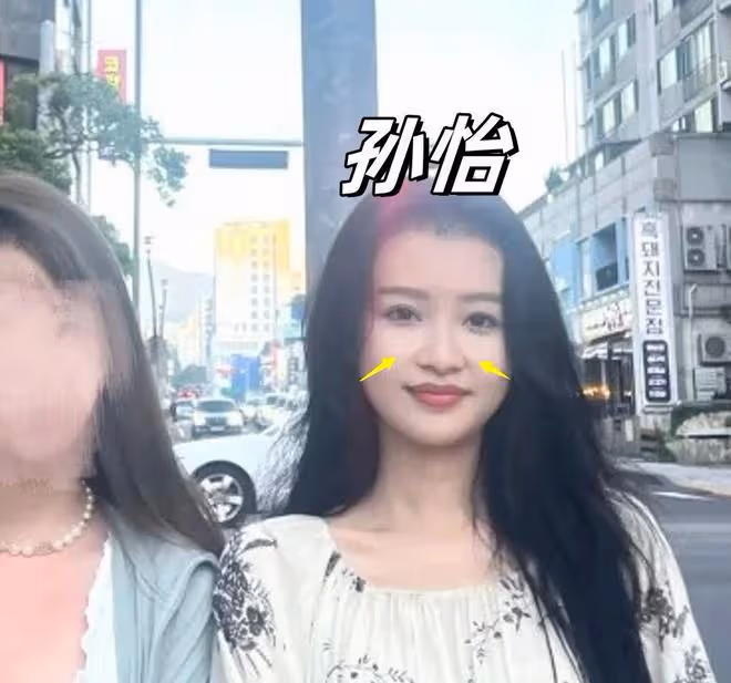 孫怡濟州島被偶遇，身型猛漲鼻頭變大，穿寬鬆長裙遮肚孕味十足！