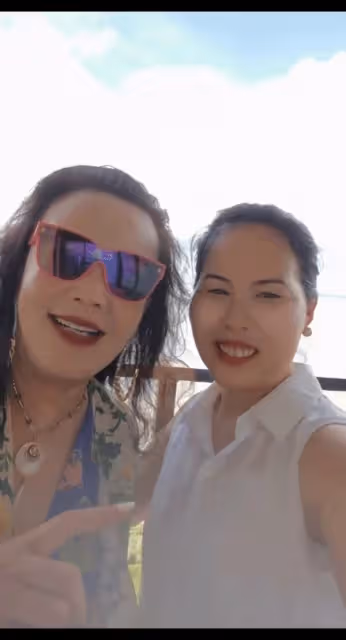 小楊阿姨與汪小菲一家出海吃高檔自助！張蘭感謝她照顧孫子孫女！