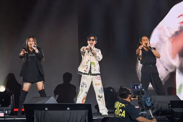 品冠罕見「哭腫臉」模樣曝光! 出道29年首獻第一次淚崩了