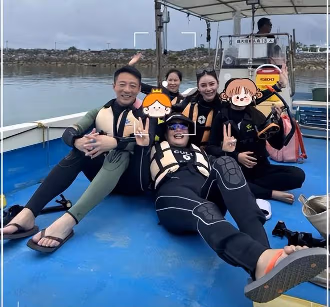 大S會吃醋嗎?汪小菲曬全家福,小梅牽著玥兒的手燦笑