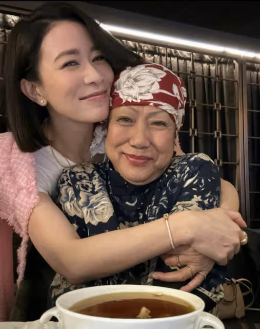 傳身體出事!媽媽一頭短白髮現身!佘詩曼稱離港拍劇不考慮