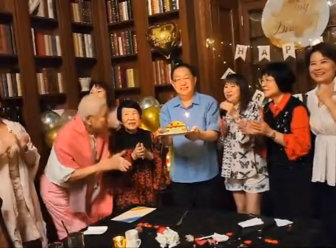 傳身體出事!媽媽一頭短白髮現身!佘詩曼稱離港拍劇不考慮