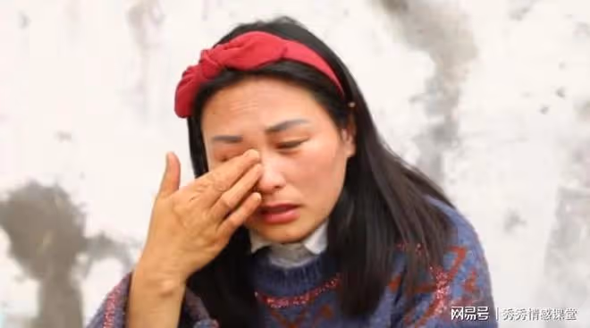 女子把情夫藏在閣樓10年,妻子十年後才發現,結局出人意料
