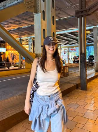 野生崔智友「淡妝0遮掩」現身日本街道! 49歲真實狀態曝光
