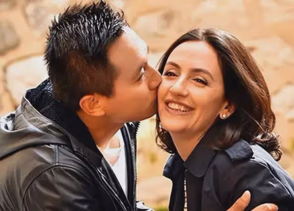 他為照顧重病外國老婆息影多年,如今妻子43歲似50歲,卻恩愛有加