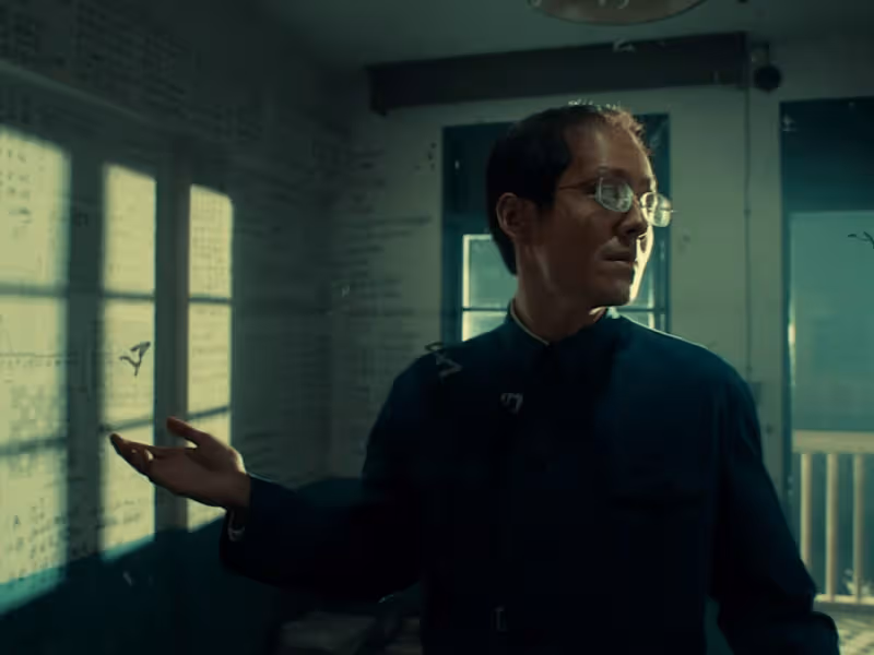 劉昊然新片犧牲太大了!爆改禿頂造型,狠心拔掉眉毛,完全認不出