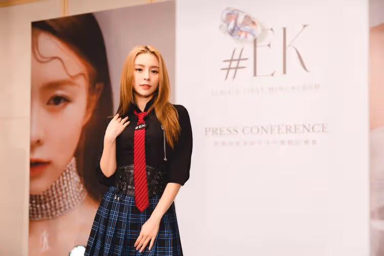 周子瑜閨蜜Elkie身材好辣　金髮長腿美翻了