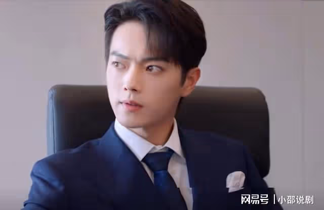 你比星光美麗:韓廷被曾荻下藥,直接撲倒紀星,結局生倆娃太甜蜜