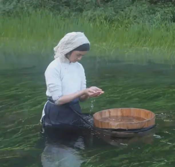 45歲湯唯：結婚10年，已分居不離婚，獨自帶娃種地，讓人羨慕
