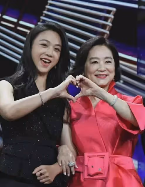 45歲湯唯：結婚10年，已分居不離婚，獨自帶娃種地，讓人羨慕