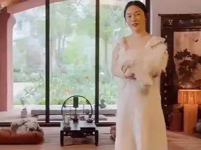 43歲霍思燕胖成「球」，北京豪宅占地5畝，網友大呼:還是卷的太晚