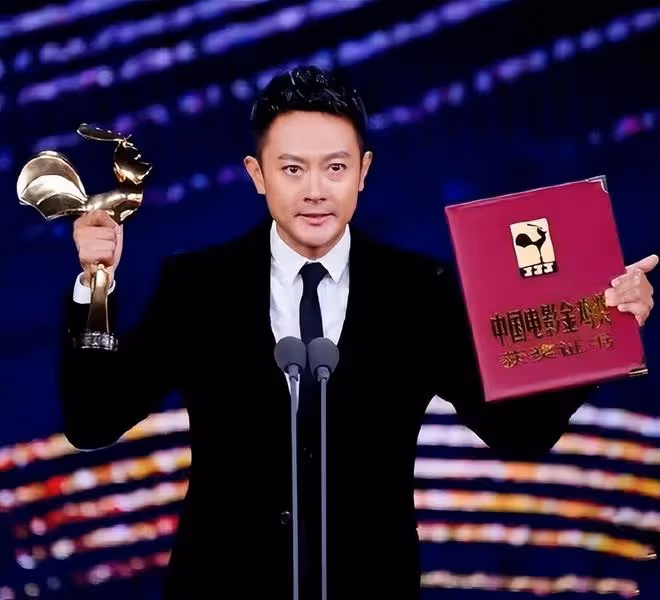 演員印小天:一生事業「毀」在兩個女人手裡,妻子只有臉是真的