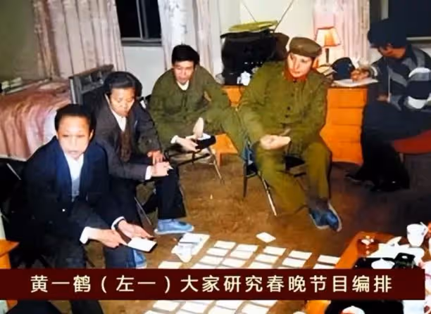 違反規定唱禁曲,開口大罵觀眾,現場一片混亂,這屆春晚成巔峰