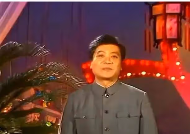 違反規定唱禁曲,開口大罵觀眾,現場一片混亂,這屆春晚成巔峰