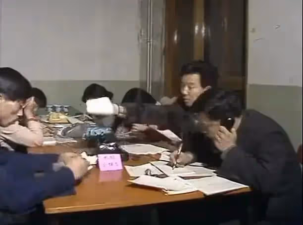 違反規定唱禁曲,開口大罵觀眾,現場一片混亂,這屆春晚成巔峰