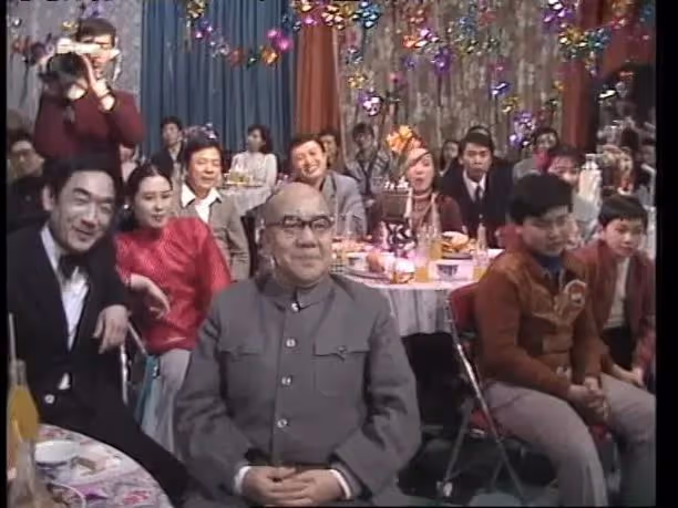 違反規定唱禁曲,開口大罵觀眾,現場一片混亂,這屆春晚成巔峰