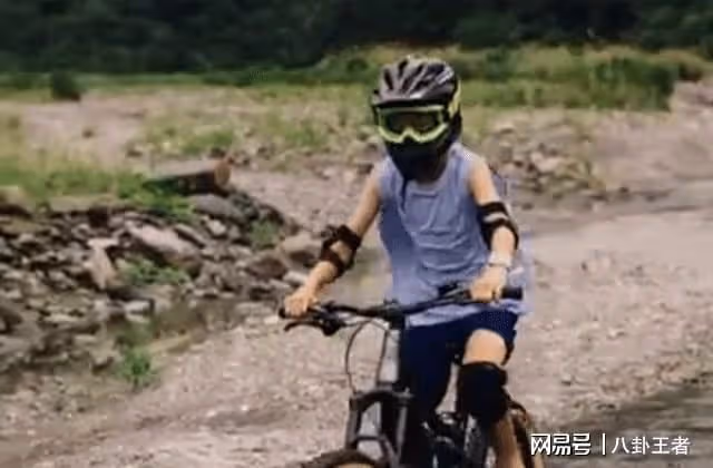 劉若英兒子正臉曝光!9歲酷酷個頭高太瘦了,長得不像爸爸太意外